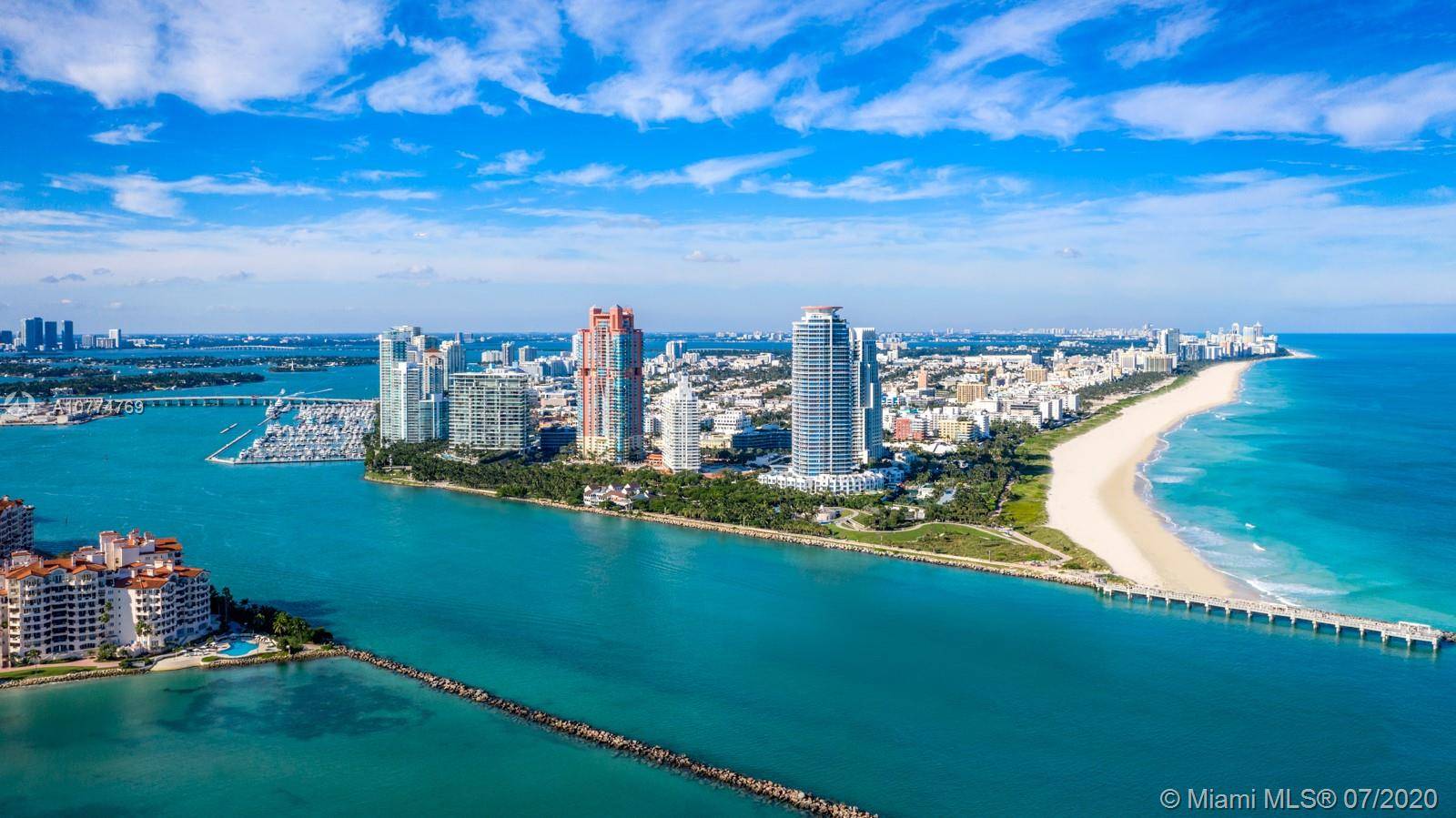 Fabulous ocean views at Continuum, the best located condo on 1, 000 ft.