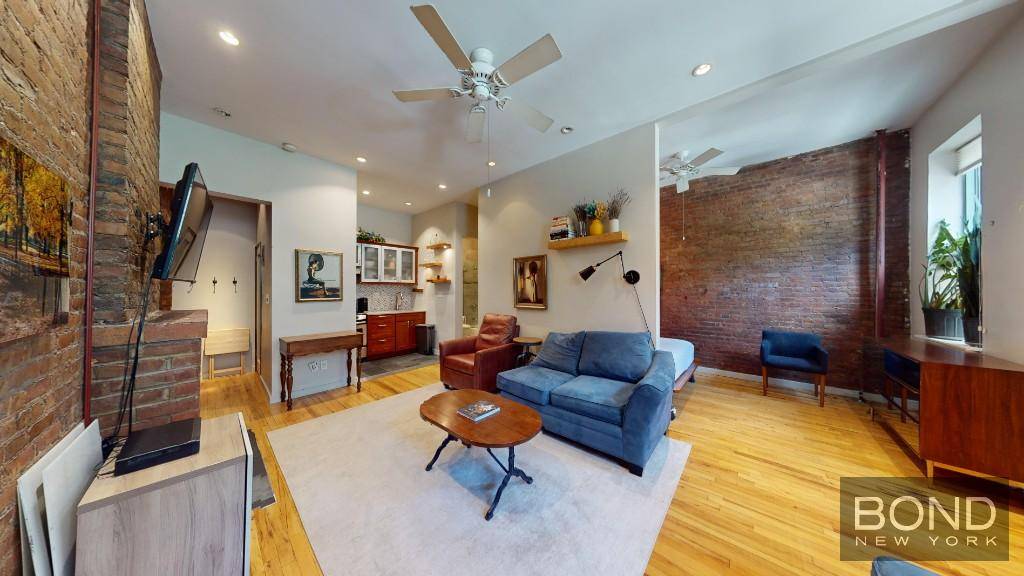 Classic and Sophisticated Prime Chelsea Co Op situated on a lovely tree lined block.