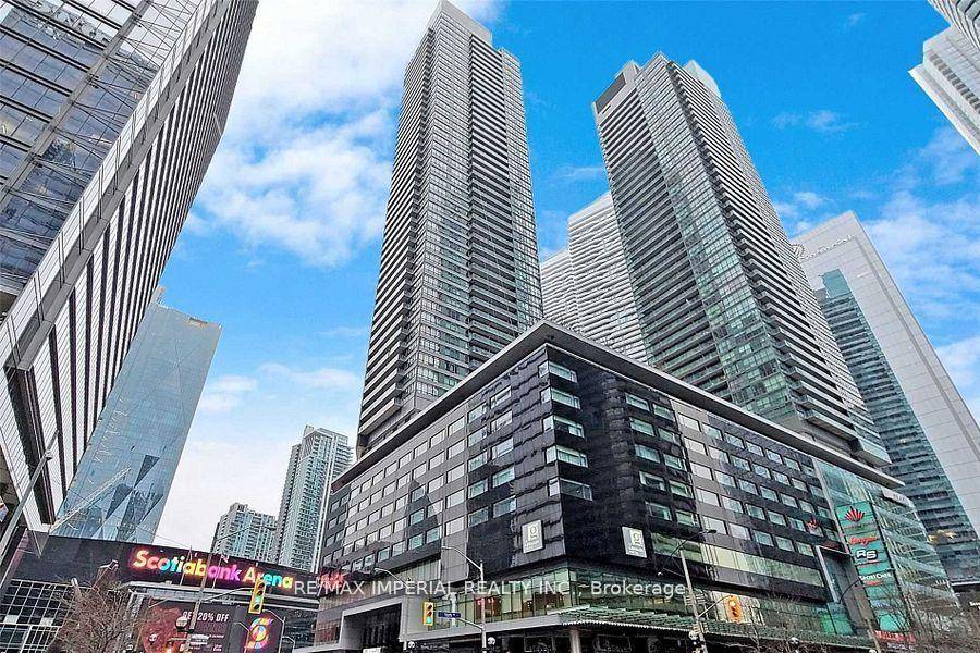 Classic Maple Leaf Square, Hottest Location In The Downtown Core, Direct Access To Union Station, Scotiabank Arena.