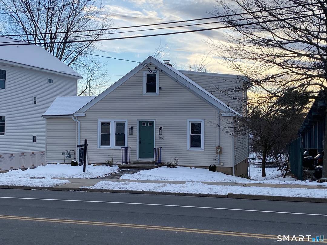 Commute ? only ONE block to train station !