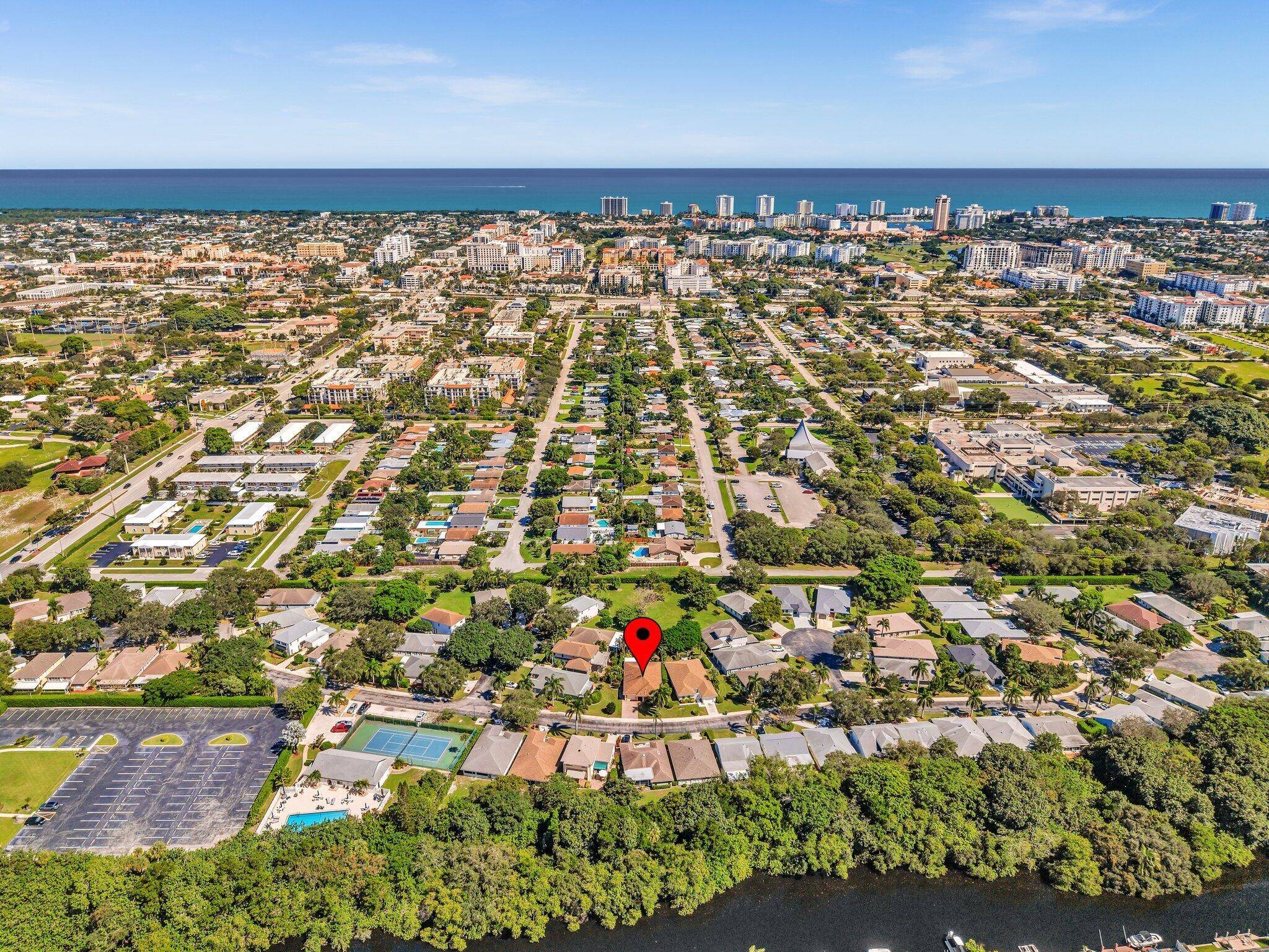 Picture perfect East Boca Raton jewel just minutes to the beach, Downtown, Mizner Park, and the art museum !