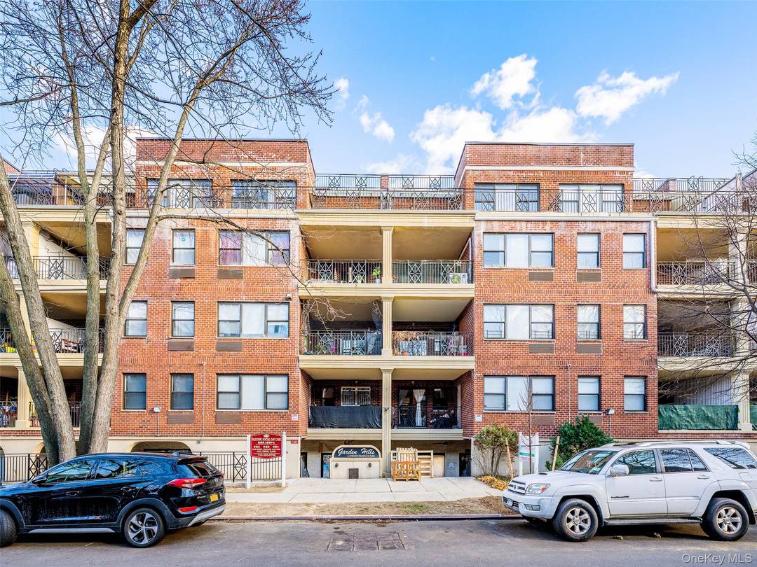 Welcome to this cozy and well designed 2 bedroom, 2 bathroom residence located in the heart of Fresh Meadows.