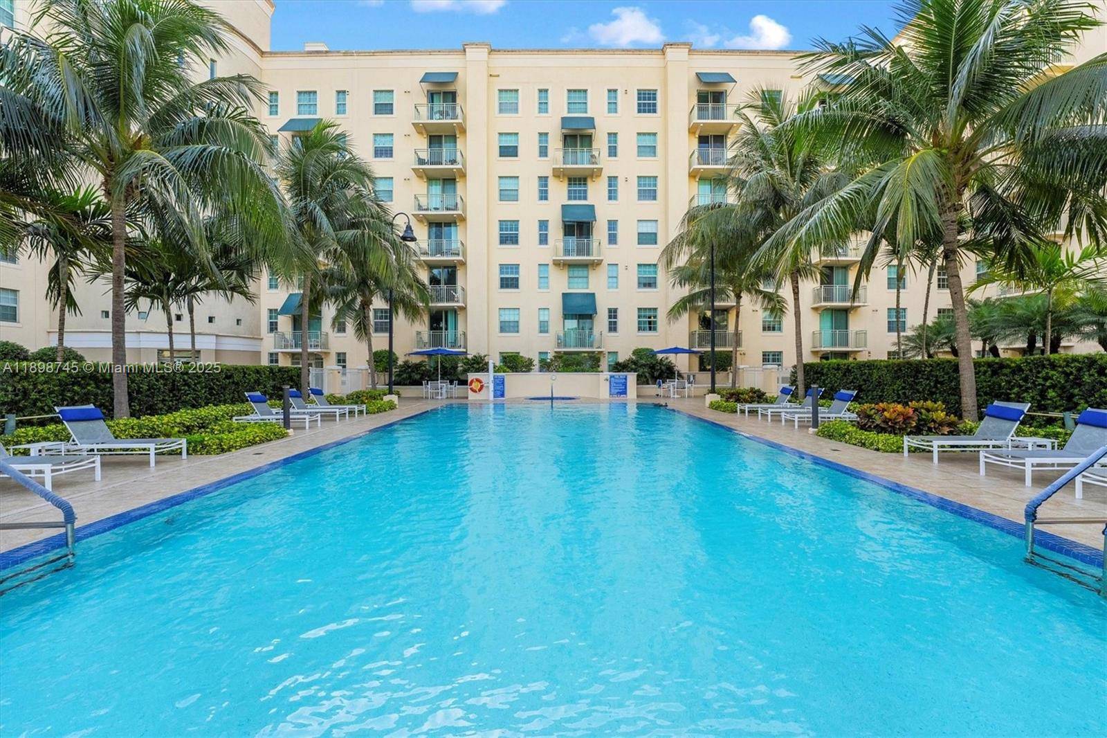 Introducing one of the larger one bedroom at 610, with all new stainless steel appliances, semi renovated creating a very elegant and peaceful design.