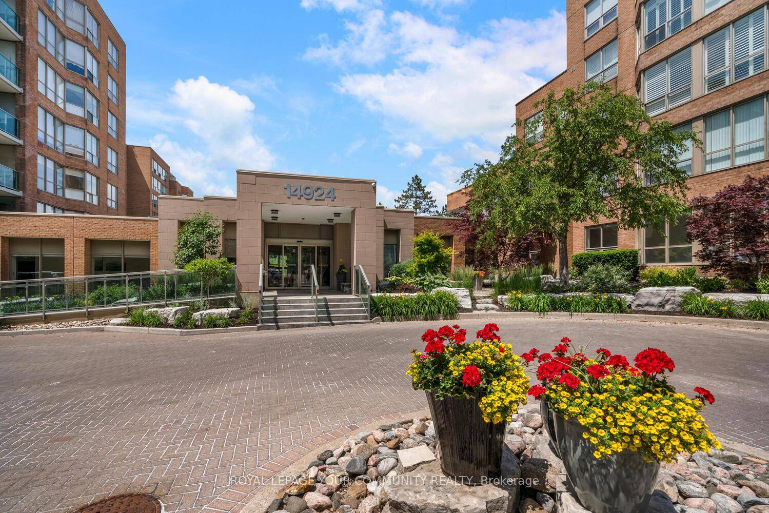 Affordable luxury in the coveted Highland Green Condos !