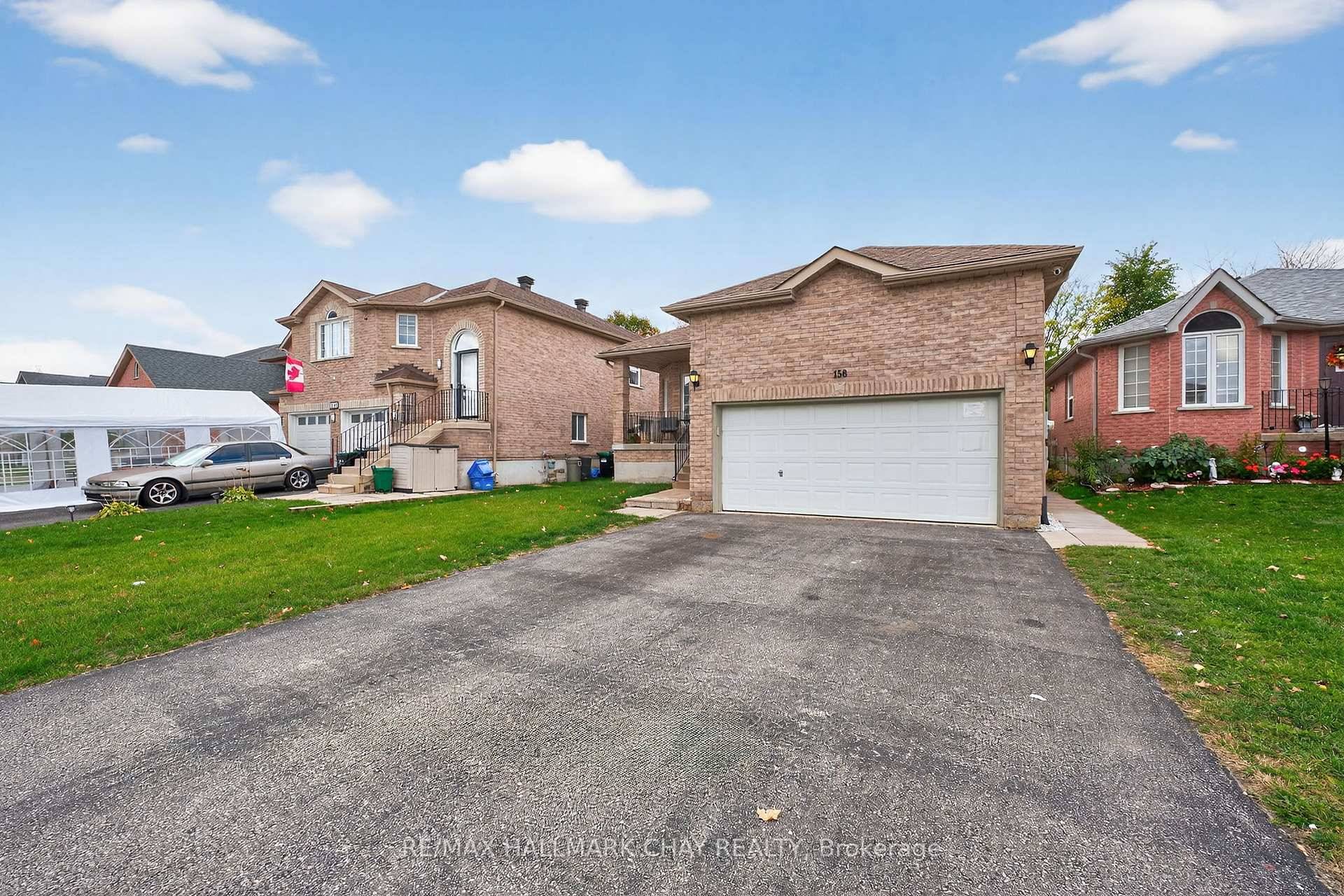 Beautifully Updated 1 Bedroom Lower Level Apartment In Legal Duplex.