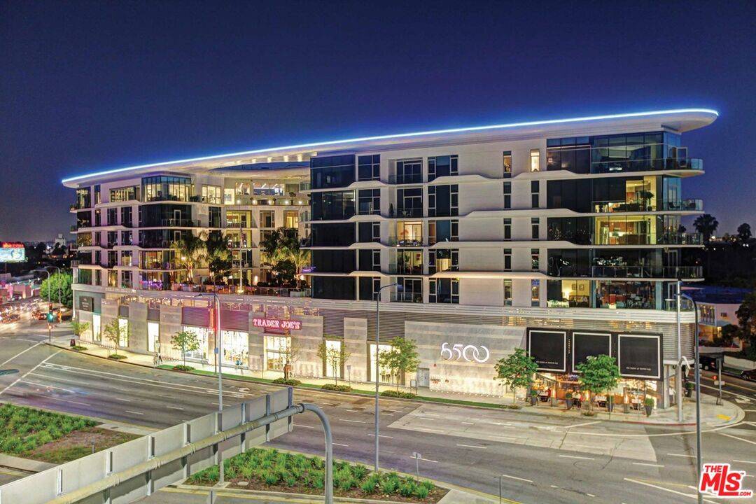 8500 Burton Way 2BR Beverly Grove La