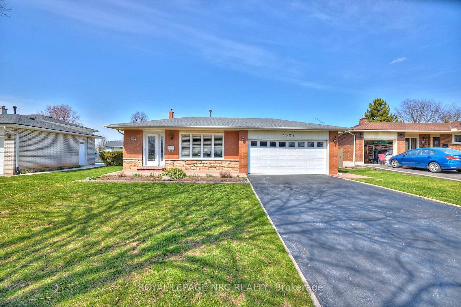 Welcome to this beautifully updated backsplit, nestled in the heart of Rolling Acres, one of Niagara Falls most sought after family neighbourhoods.