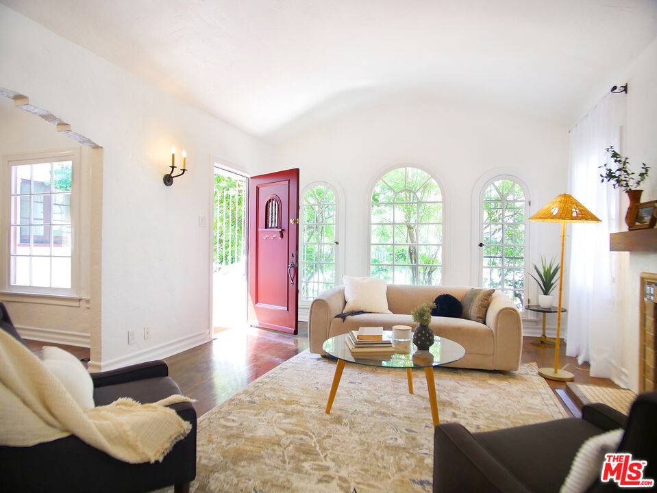 7614   Romaine St 2BR Hollywood Hills East La
