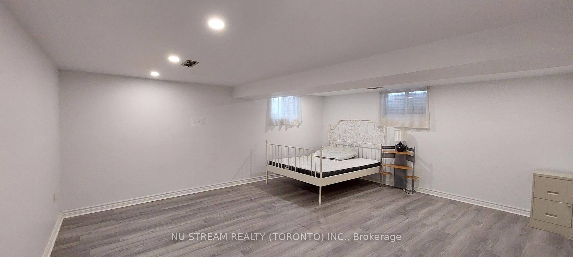 Bright and spacious newly renovated 2 bedrooms basement suite is located at a friendly neighborhood !