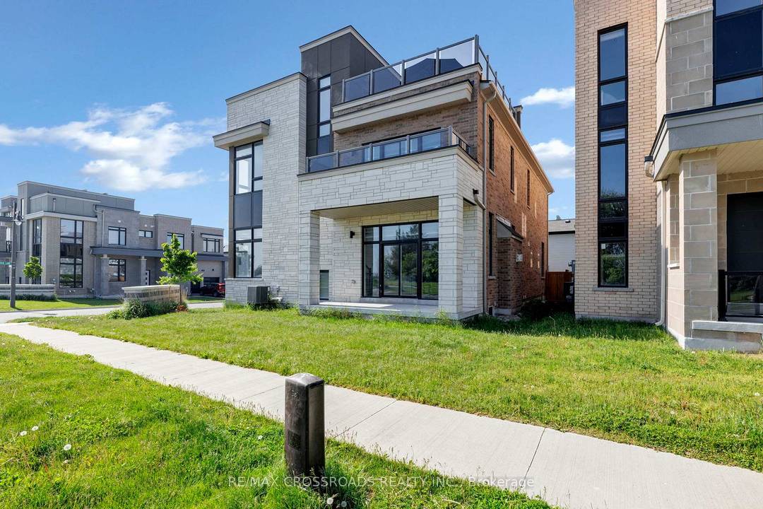 GTA's largest master planned waterfront community with a luxurious lifestyle.