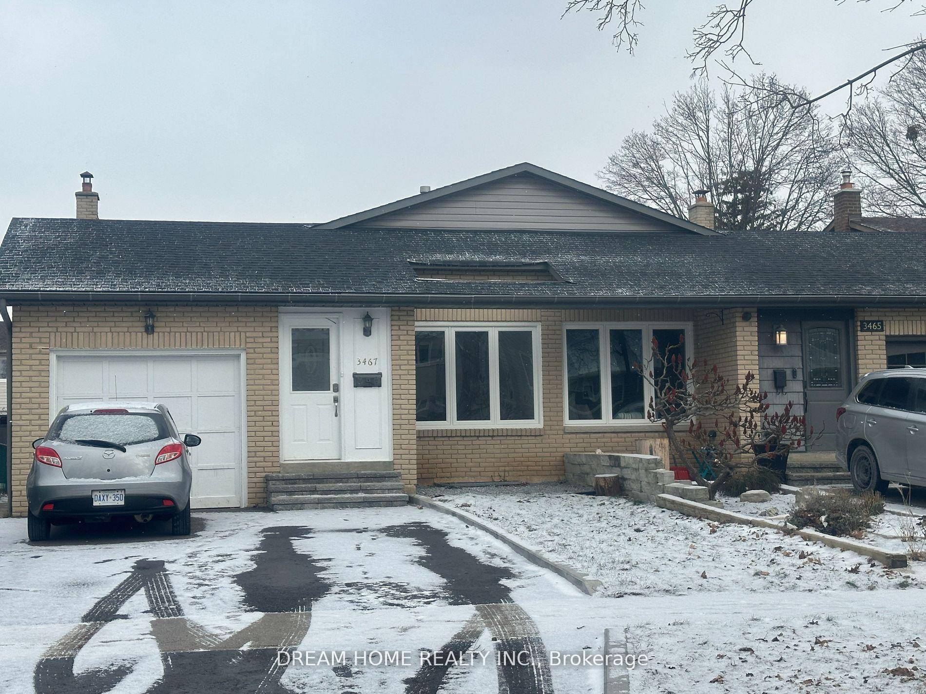 Renovated house from top to bottom, One Of The Best Erin Mills Locations, Spacious And like brand new House.