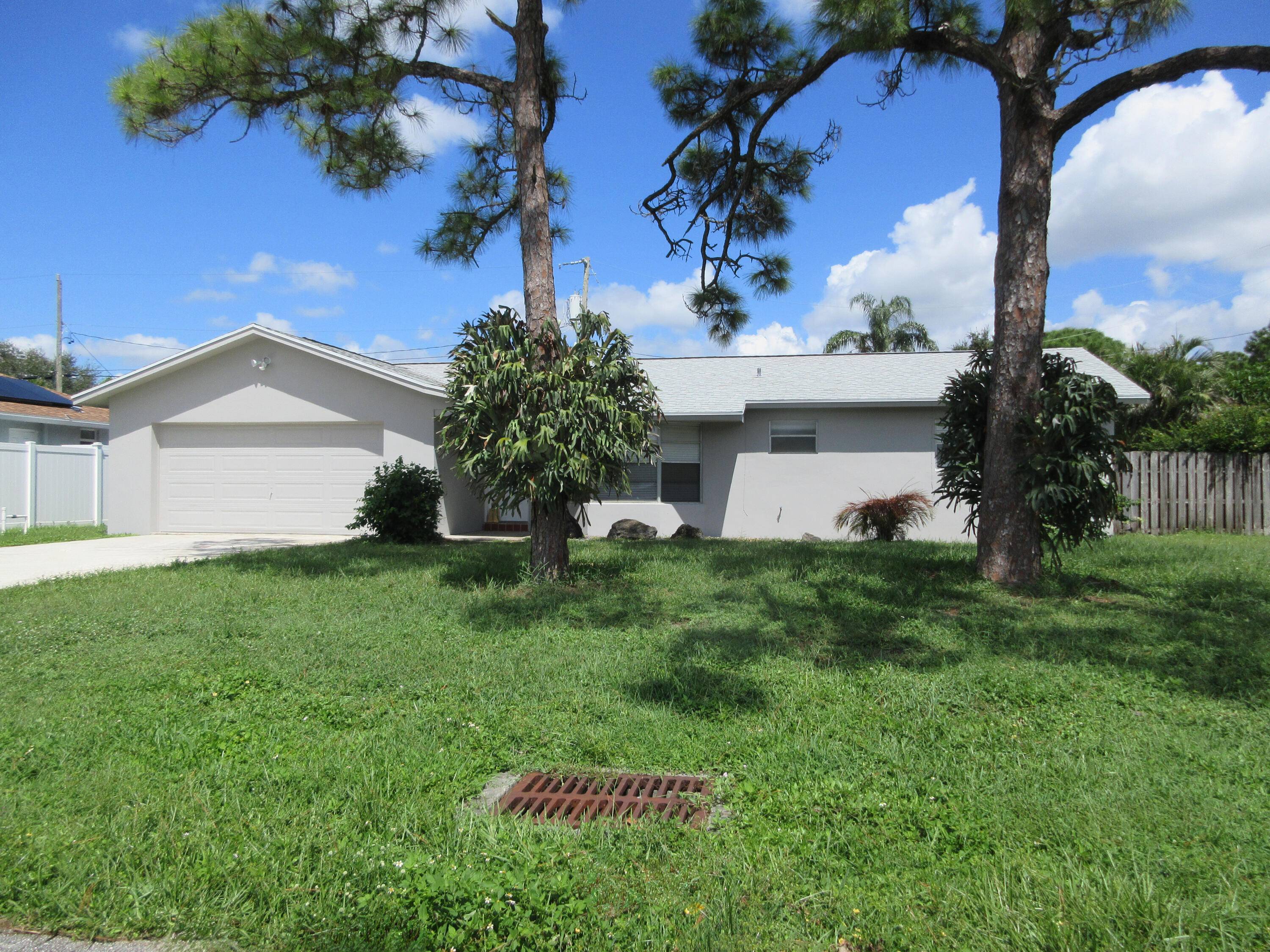 2 bedroom 2 bath 2 car garage pool home in West Boynton.