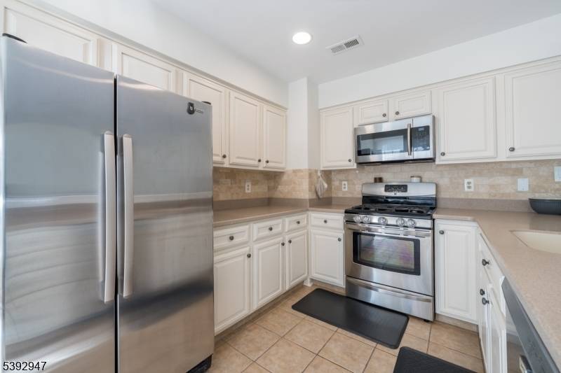 TASTEFULLY RENOVATED LIGHT BRIGHT 3 BED 2.