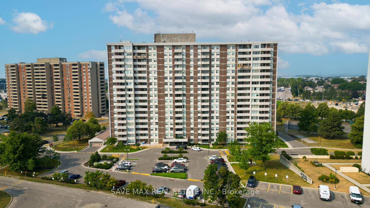 Massive and Spacious size 2 Bedroom 2 Bathroom Condo with a Clear and Beautiful View.