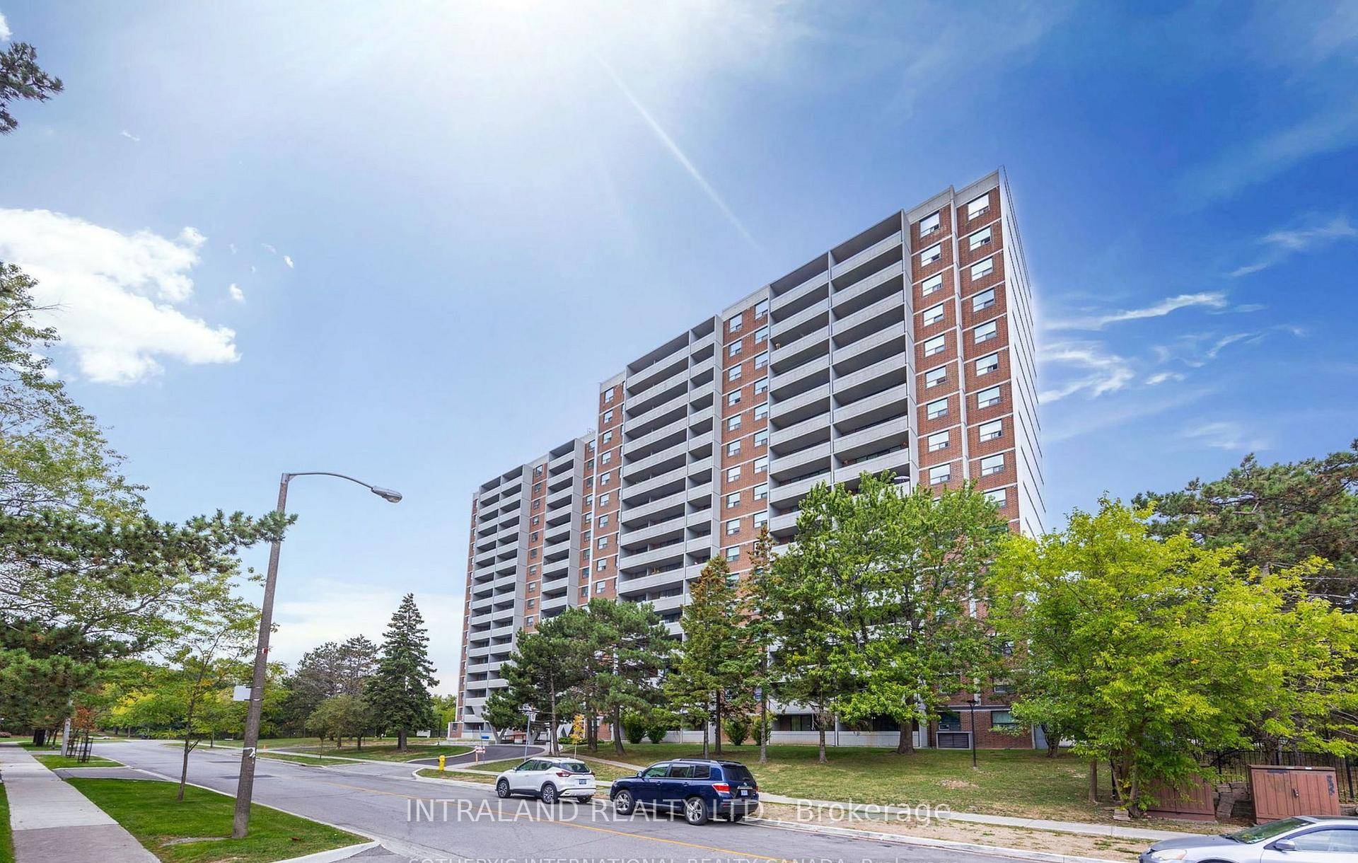 Welcome to this bright and spacious 2 bedroom suite the largest layout in the desirable 05 line !