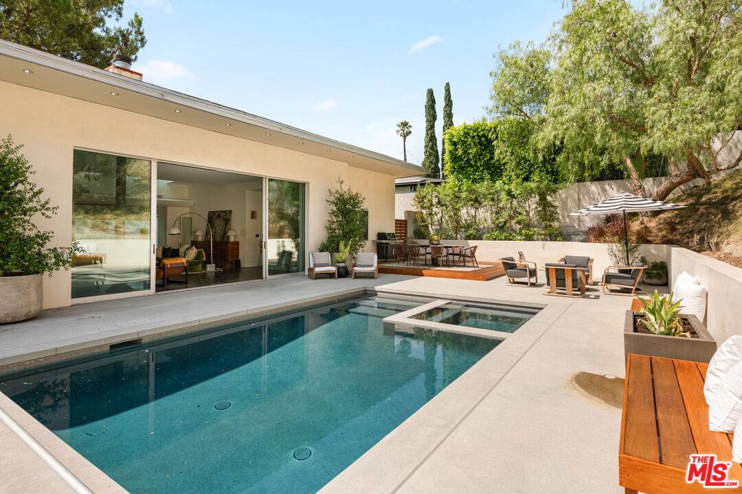 8137   Amor Rd 3BR Hollywood Hills East La