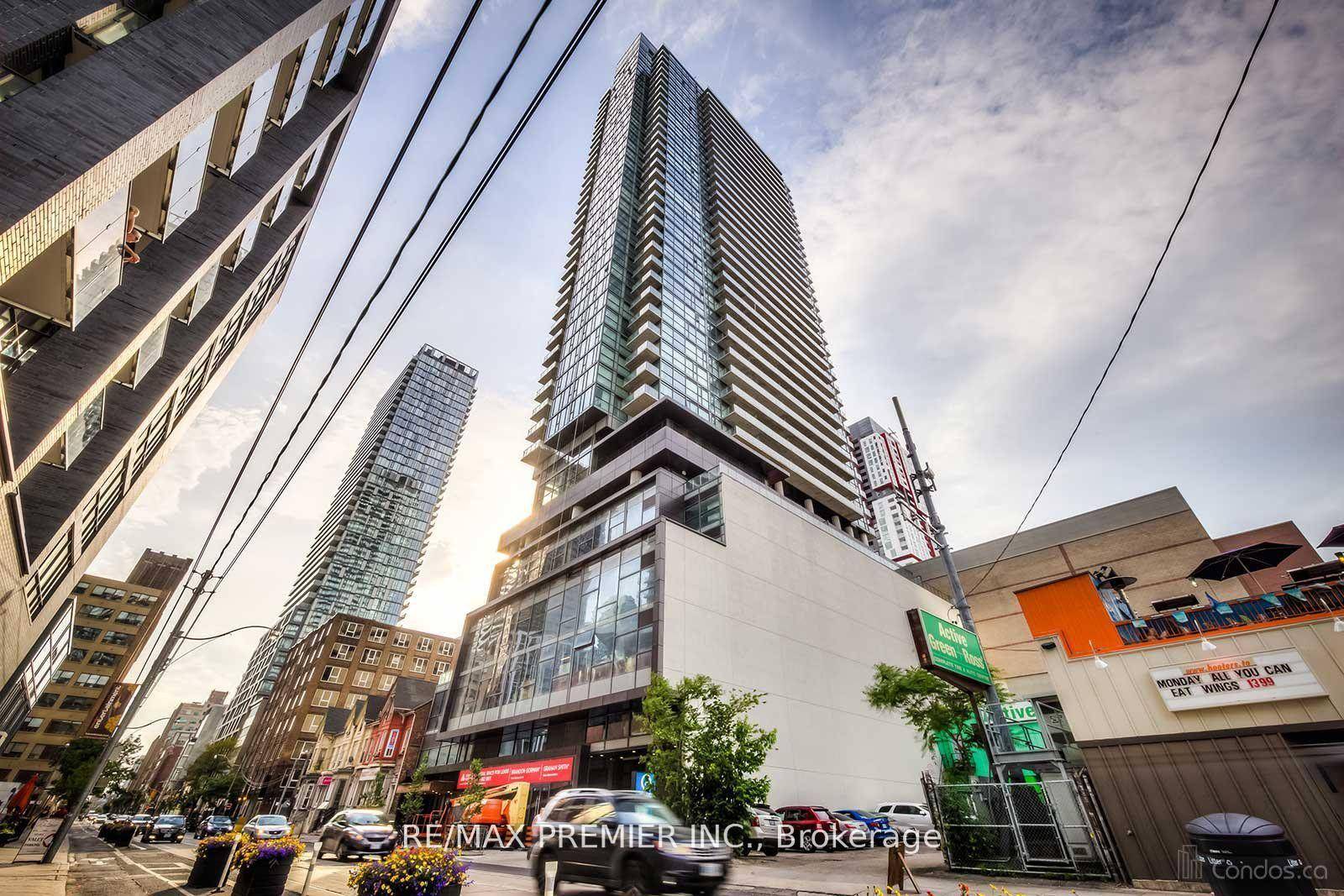 Experience urban luxury at its finest with this exquisite studio condo, crafted by Lifetime Developments, located in the heart of the entertainment and financial districts.