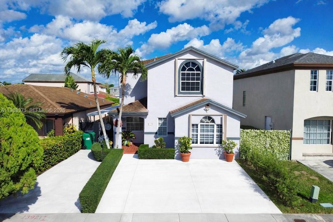 BACK ON THE MARKET ! 10, 000 SELLER CREDIT AVAILABLE !