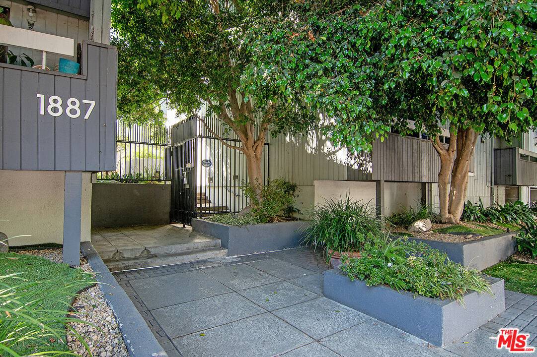 1887   Greenfield Ave 2BR Beverlywood La