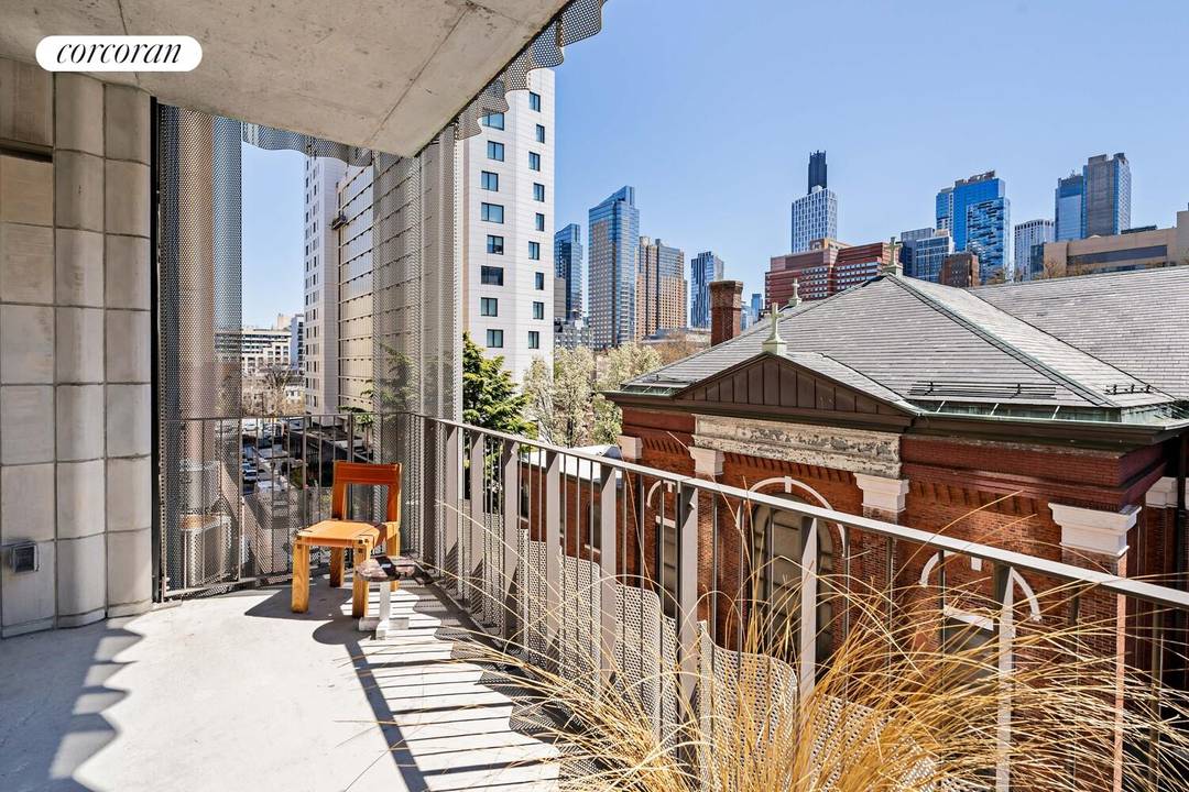 Welcome to Nine Chapel Street, a stunning new architectural landmark at the crossroads of Brooklyn Heights, Downtown Brooklyn, and Dumbo, and moments from Fort Greene and the surrounding neighborhoods.