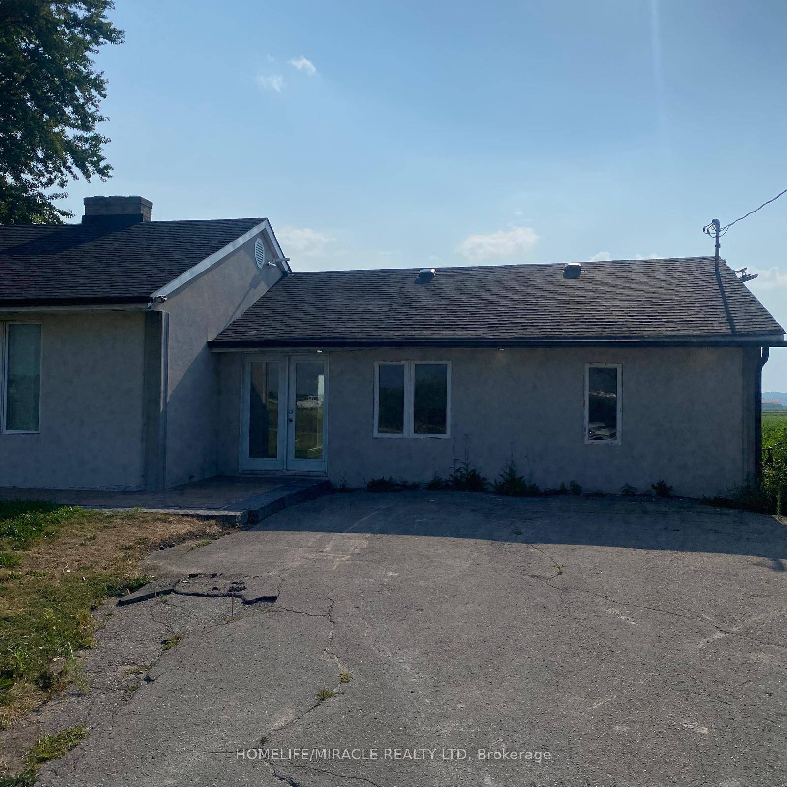Beautifully Renovated Bungalow Nestled In Highly Sought After King Location.