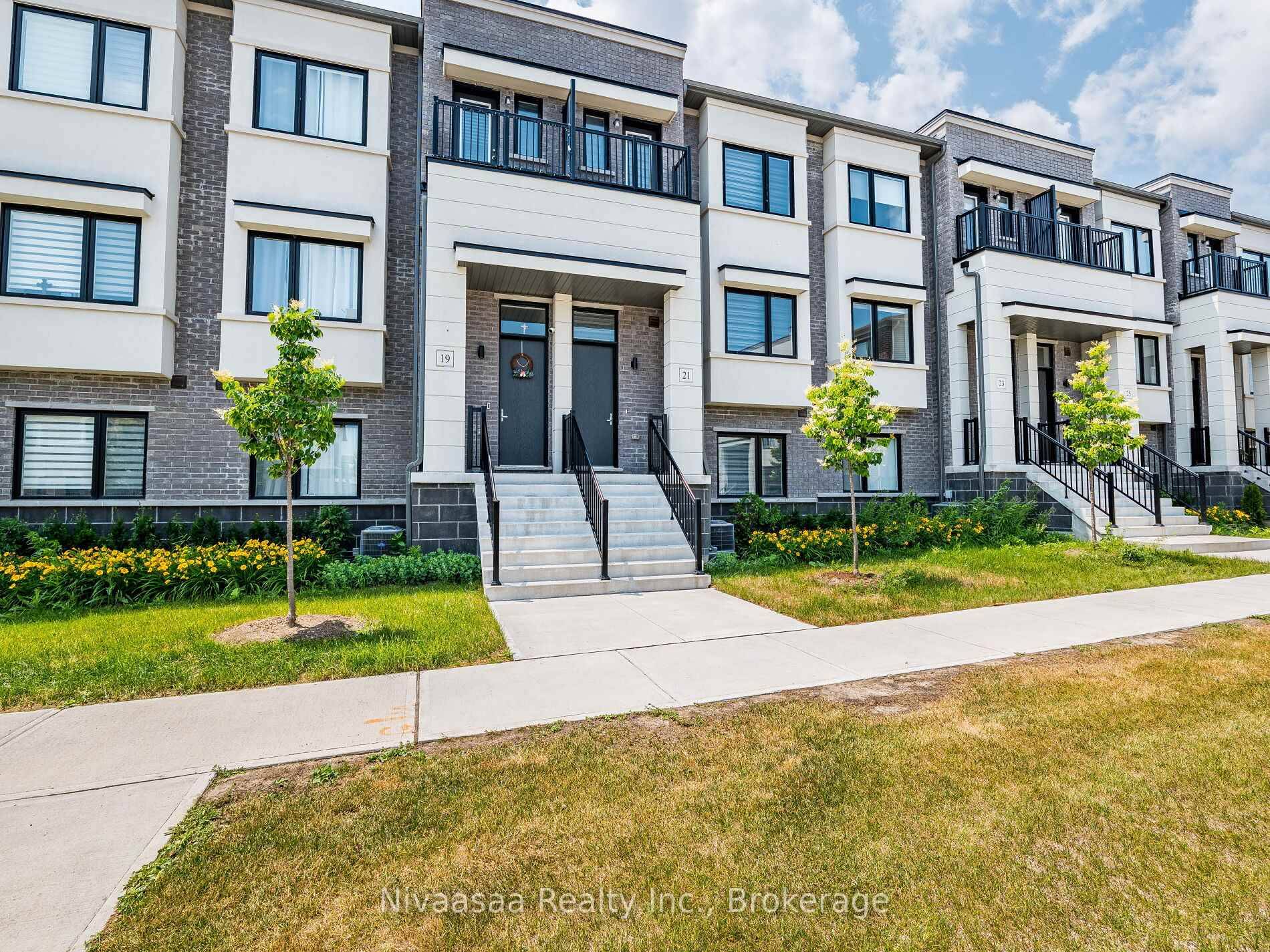 21 Lambert Lane is a newer townhouse in the growing community of Bolton East.