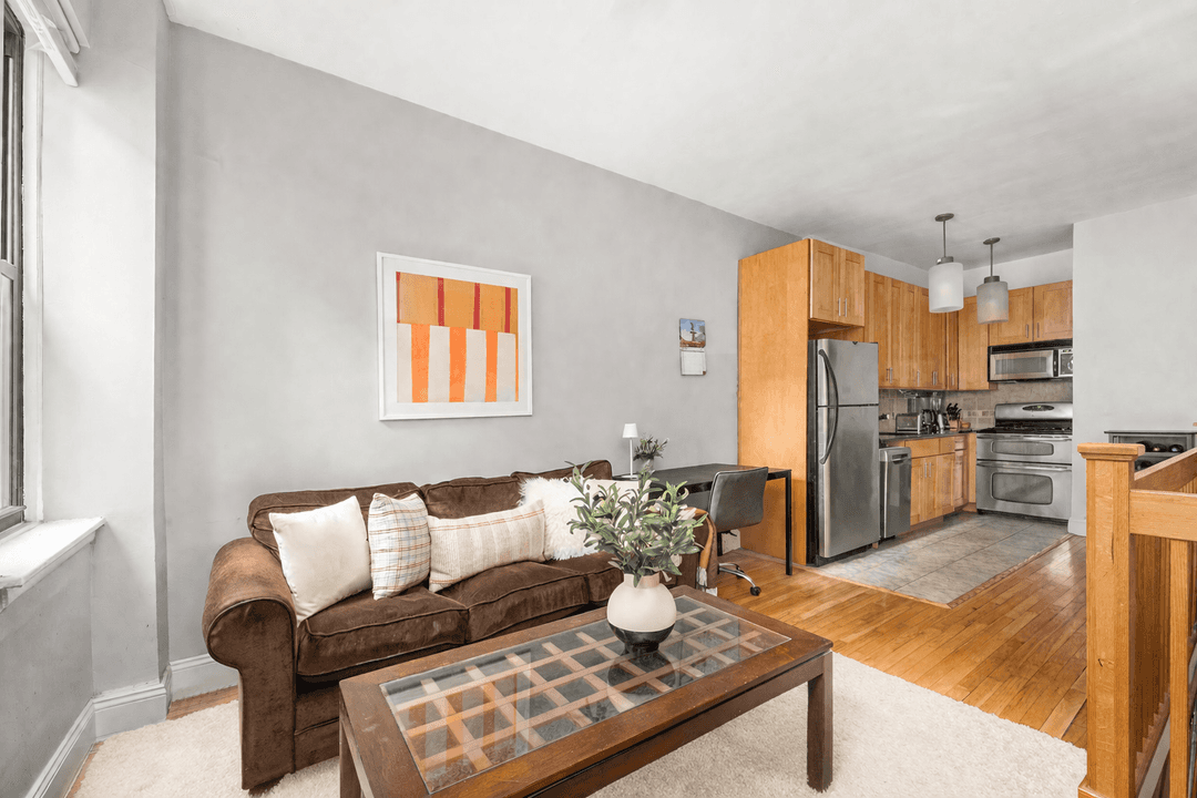 Prime Upper East Side bright and spacious duplex one bedroom offering a rare combination of flexibility, volume, and light.