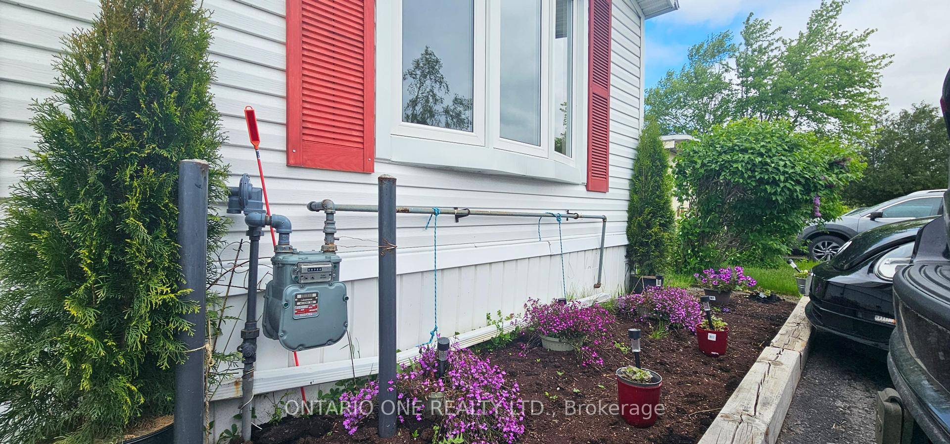 Charming 2 Bedroom, 2 Bath Mobile Home in a Well Maintained Country Park Near Keene amp ; Peterborough.