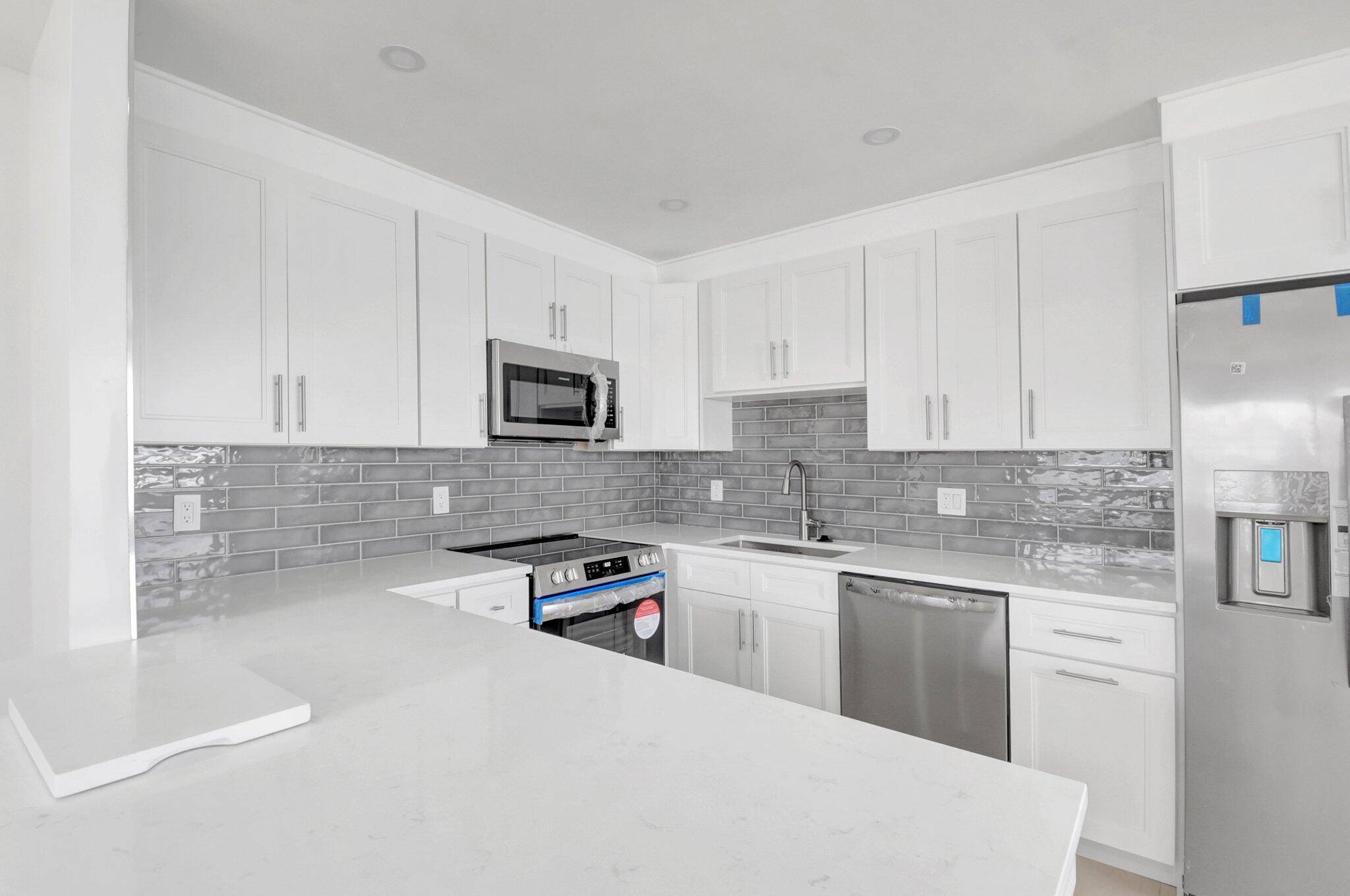 Fully renovated 1BR 1. 5BA villa in the quiet Valencia section of Kings Point.