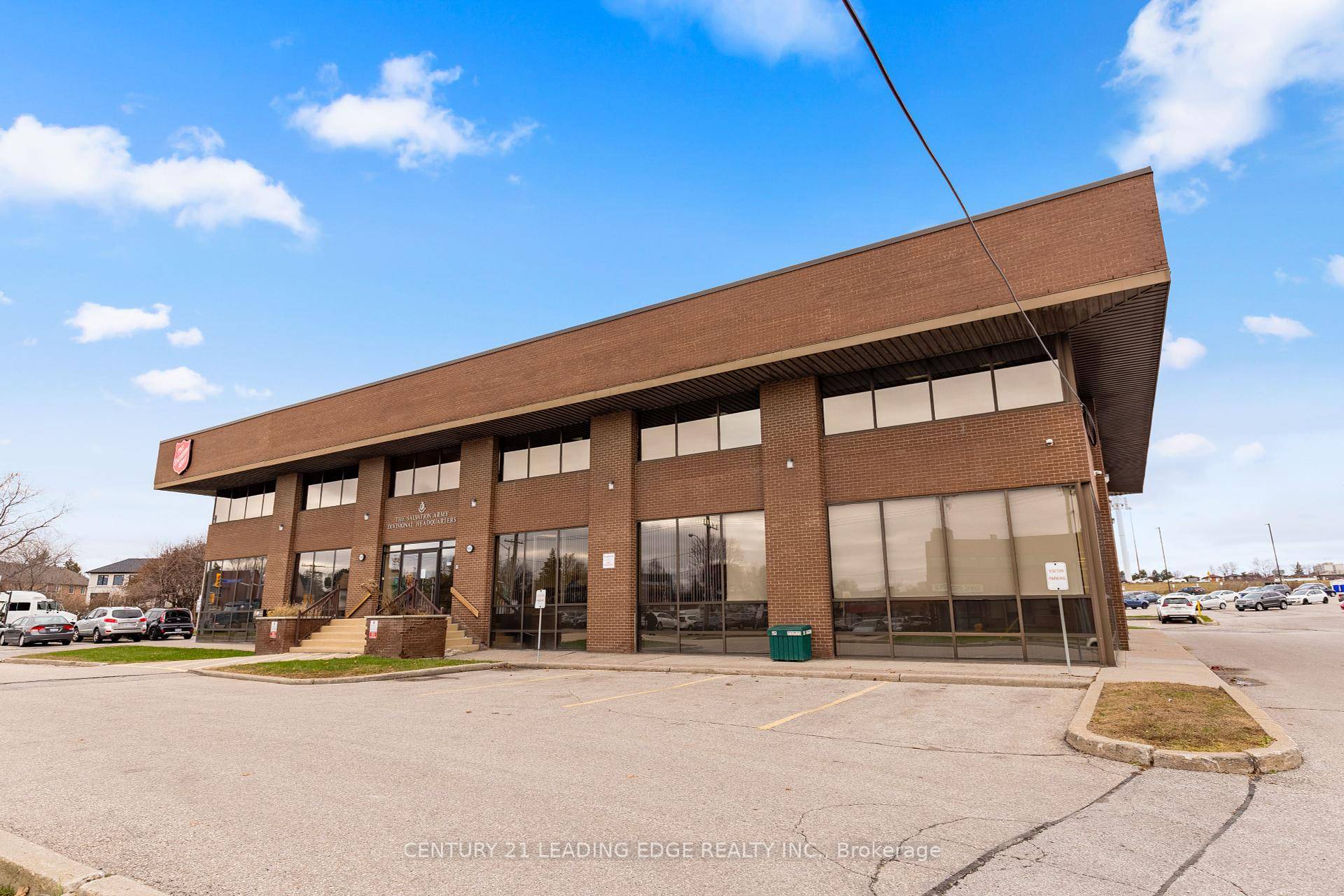 Well maintained mixed use professional 3 storey building located at the corner of Warden Ave amp ; Metropolitan Rd just south of the 401.