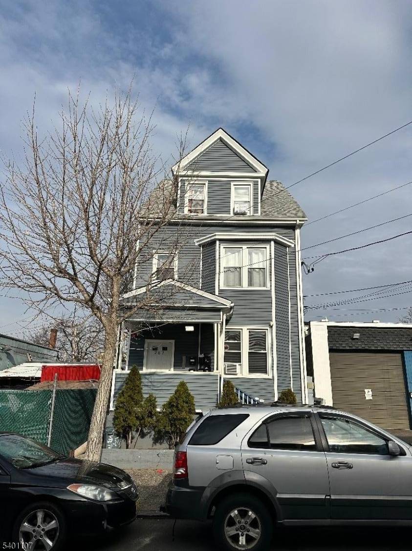 GREAT Investment Opportunity this fully occupied 9 unit building with solid income and low expenses.