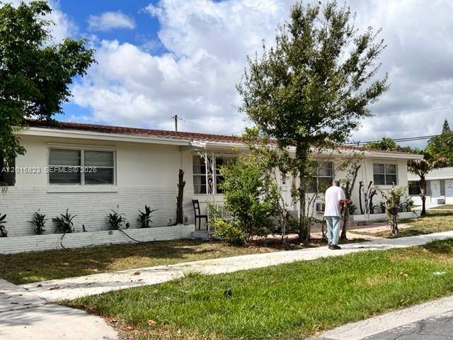 Wonderful CORNER Duplex units on desirable location at east Hallandale Beach.