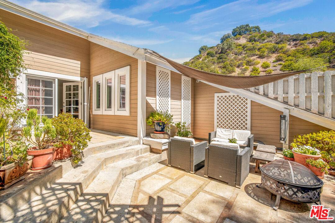 1647  N Beverly Glen Blvd 3BR Bel Air La
