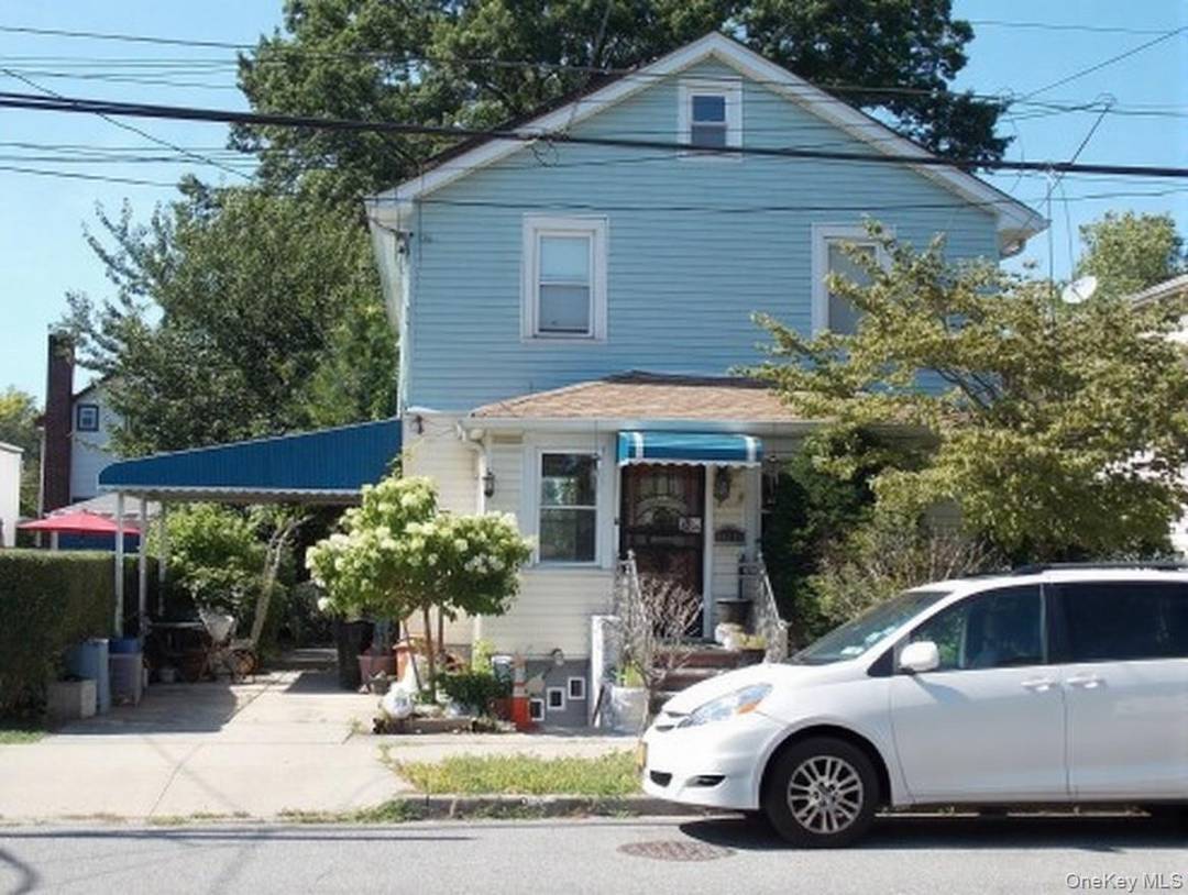 Rare 7BR 2BA detached single family in coveted Bayside school area.