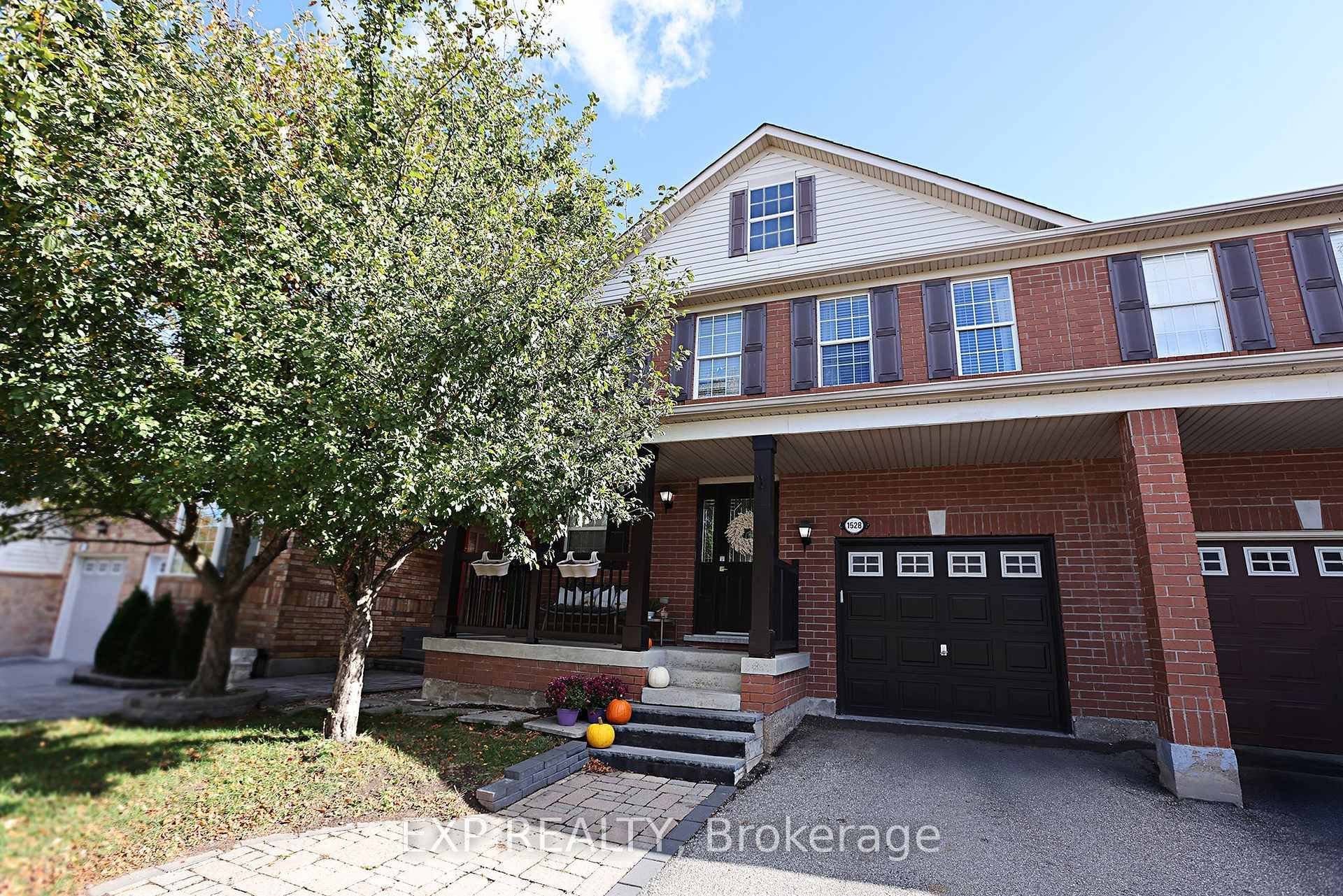 Welcome to this beautifully maintained 3 1 bedroom, 4 bath semi detached home in Milton's highly sought after Clarke neighbourhood, just minutes from Hwy 401 !