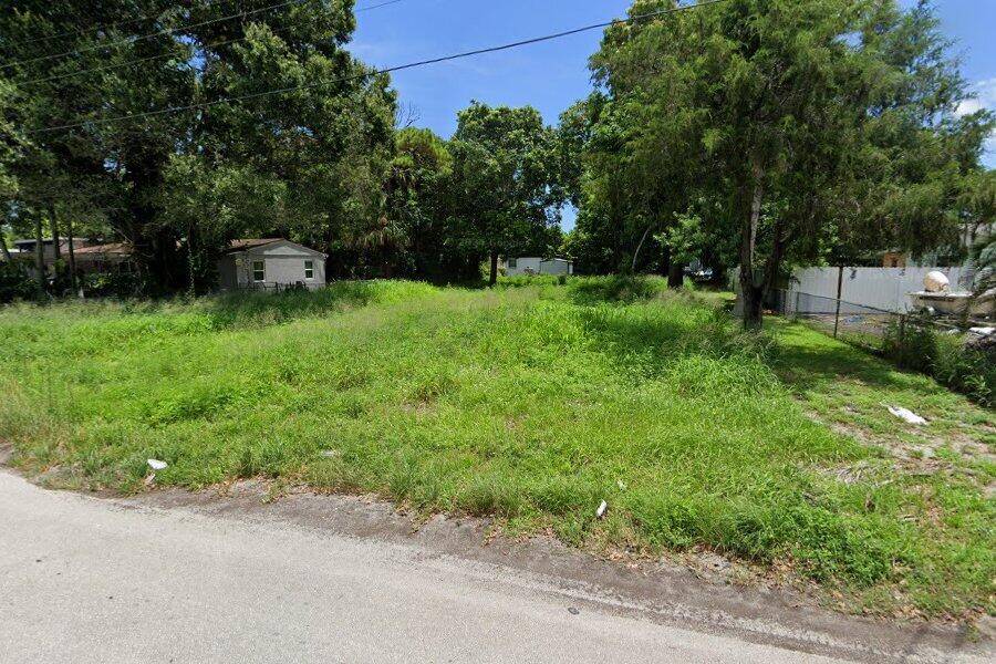 Quarter acre. 24 single family residential lot located near downtown Fort Pierce.