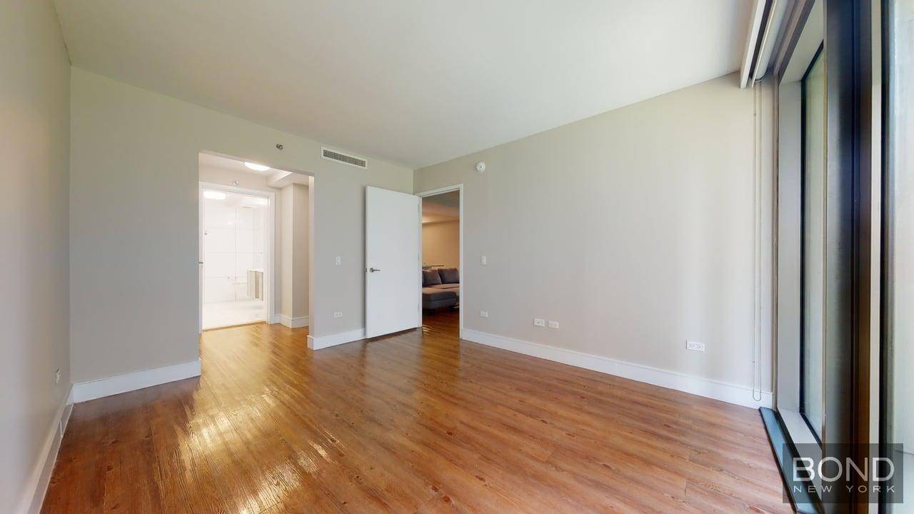 Stunning 3 bedroom 2 bathroom home in prime Murray Hill location !