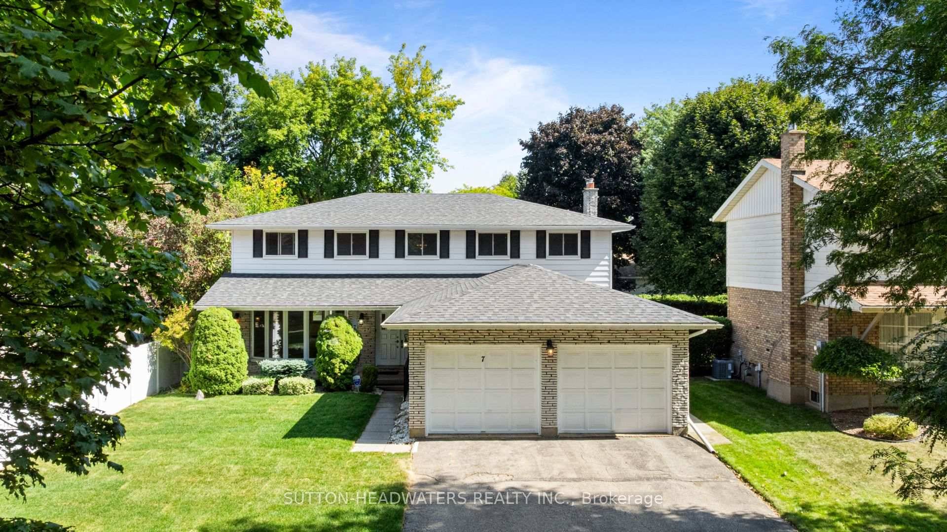 Welcome to Brooks Crt. This is the 1st time this house has hit the market since it was custom built by the current owner in 1978.