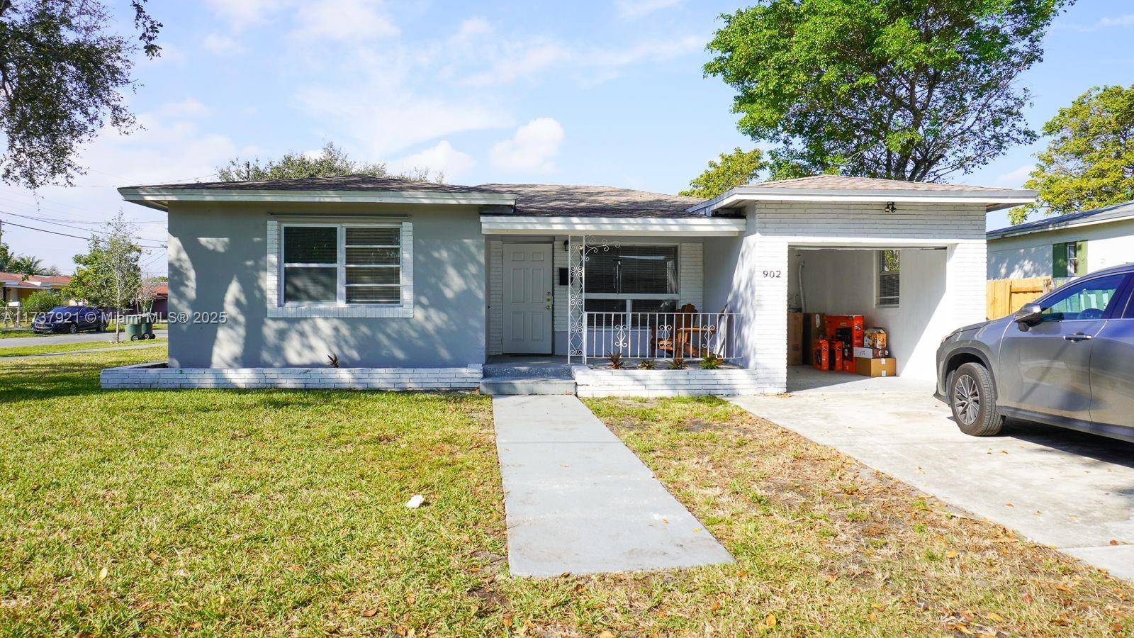 This charming 4 bedroom, 2 bathroom single family home in Hallandale Beach is a fantastic opportunity.