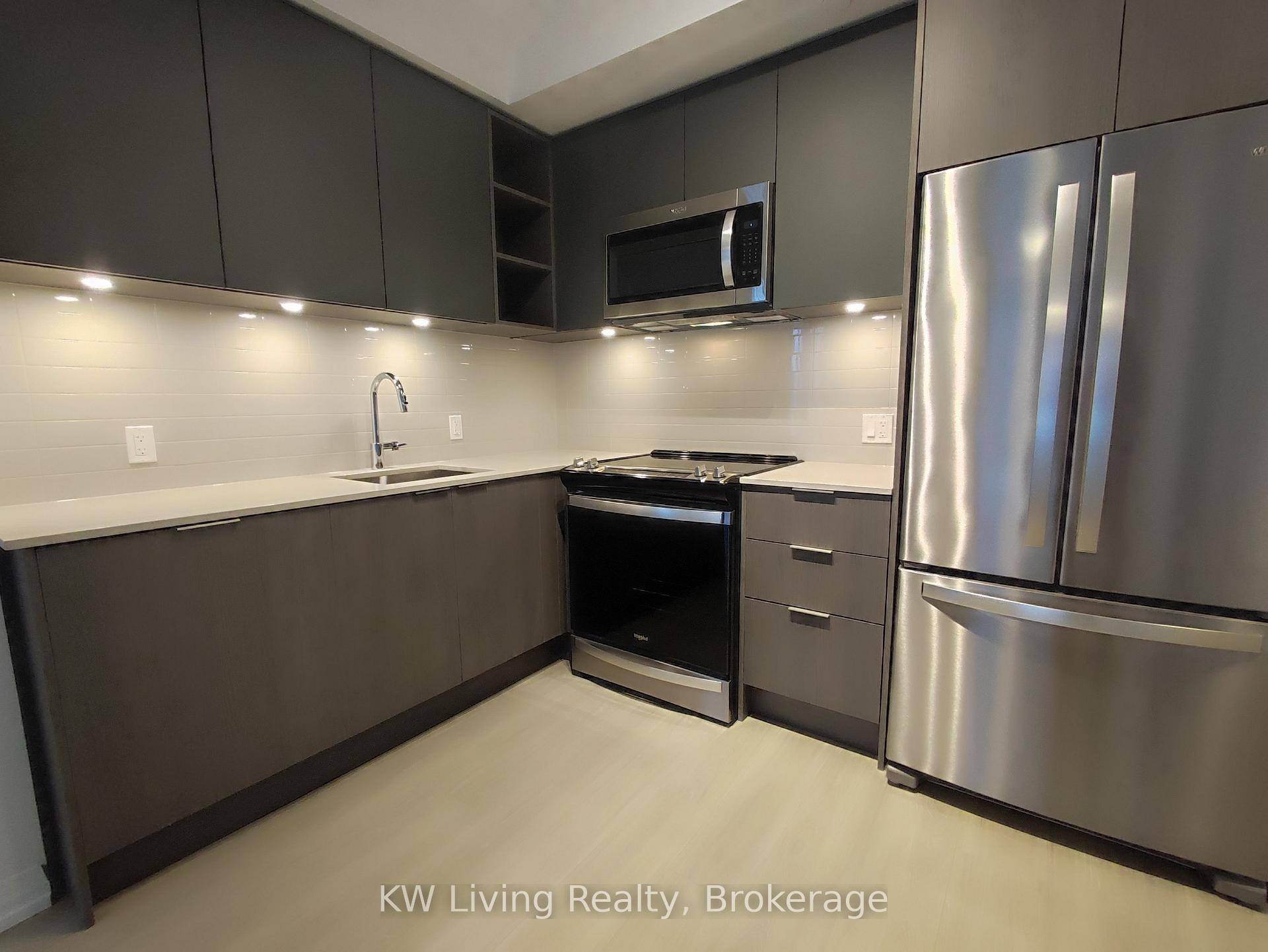 Captivating 2 Bed, 2 Bath Condo in the Heart of Yonge amp ; Eglinton !