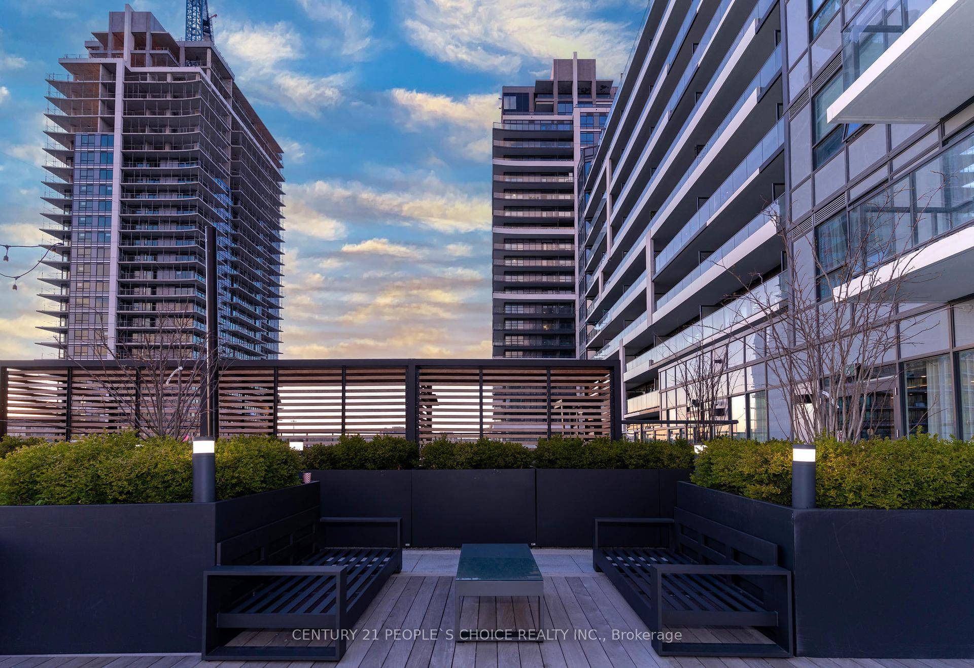 Luxury Condo with 1 1 bedrooms and 2 Full bathrooms.