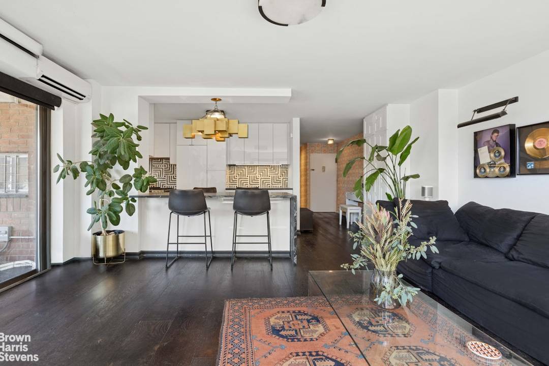 Triple mint renovated 2BR 2 bath with private balcony !