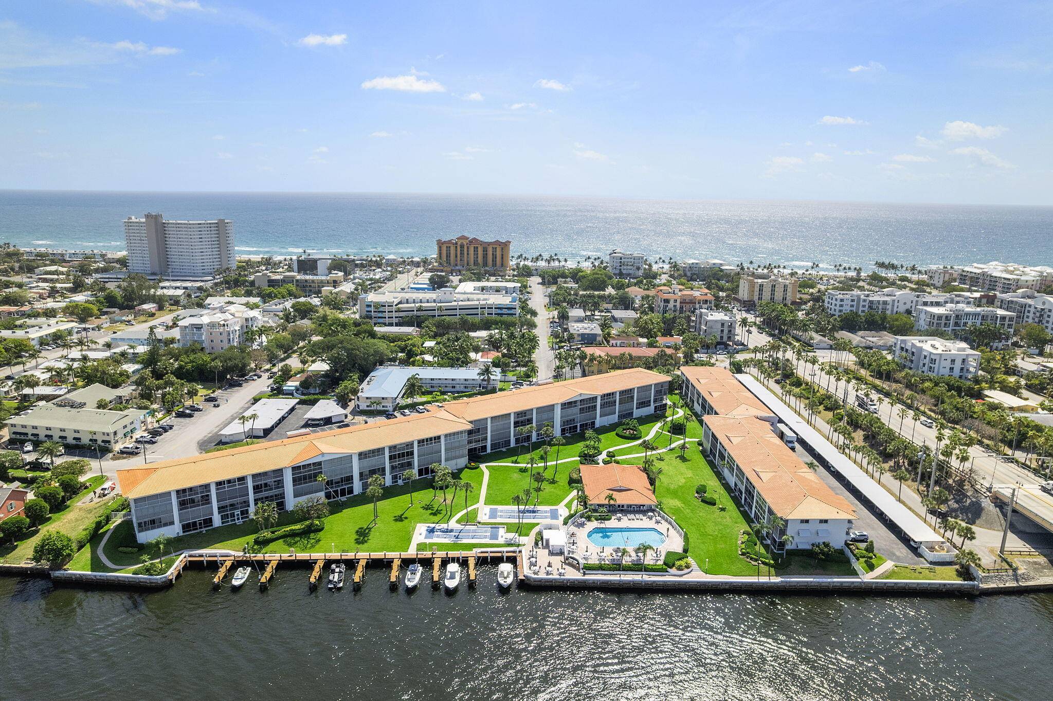 Seasonal Rental with Fantastic Intracoastal Views !