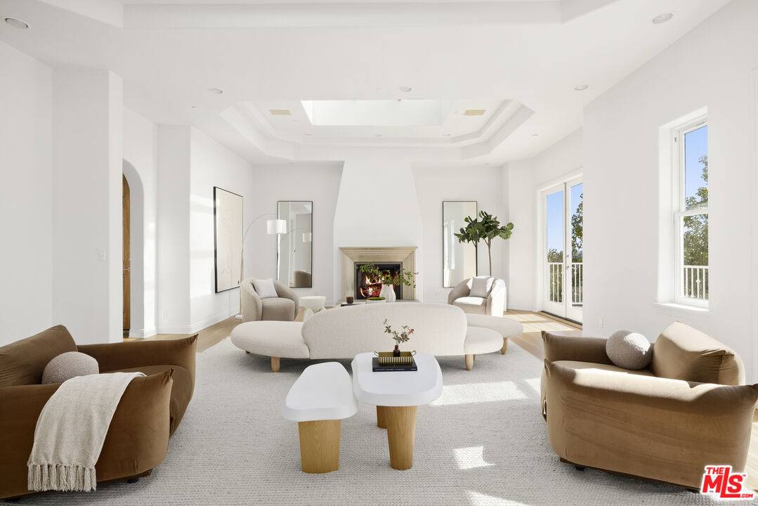 1939 Stradella Rd 6BR Bel Air La