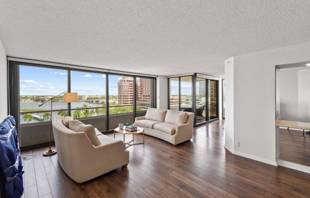 Exceptional deal at Plaza of the Palm Beaches !