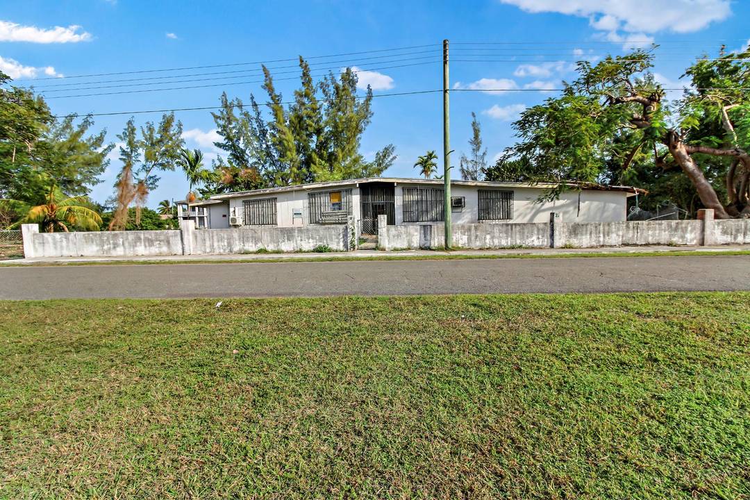 GOLF COURSE BLVD. Single Family Home New-Providence