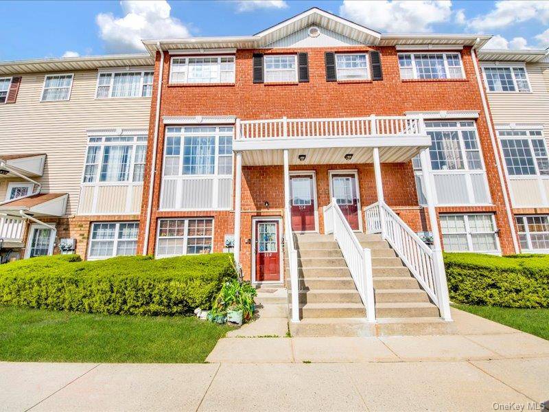 WELCOME TO SHOREHAVEN... Home to 114 Beacon Lane Upper Level Condo in Shorehaven at Harbour Pointe Step into this meticulously maintained 3 bedroom upper level condo, NEWLY INSTALLED FLOORS ON ...