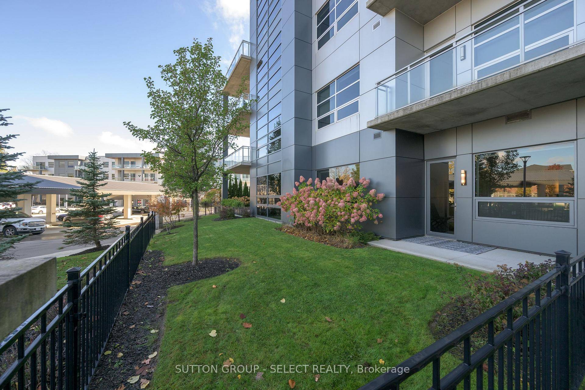 This sophisticated 3 bedroom, 3 bathroom, residence offers 1, 980 sq.