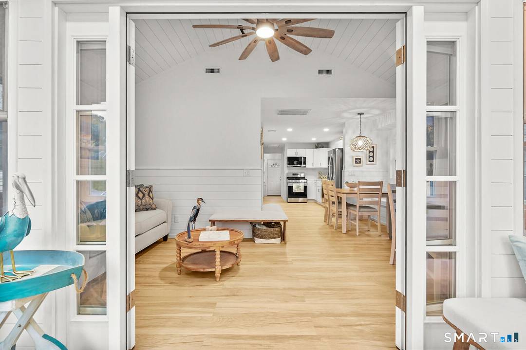 Remodeled, fully furnished 3 bedroom, 1 bath rental in Milford's desirable Bayview Beach area, less than a 5 minute stroll to the beach.