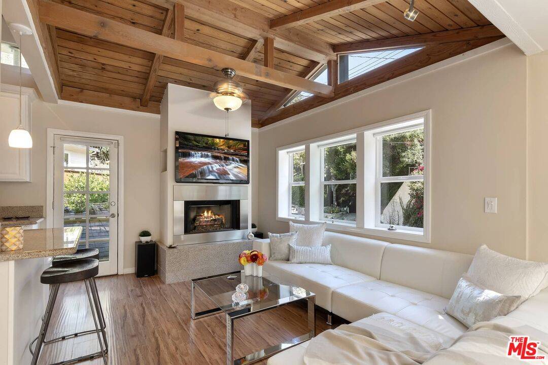 1523  N Beverly Glen Blvd Bel Air LA